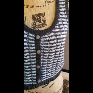 Red Berry crop tank button up sweater Sz Lg AU